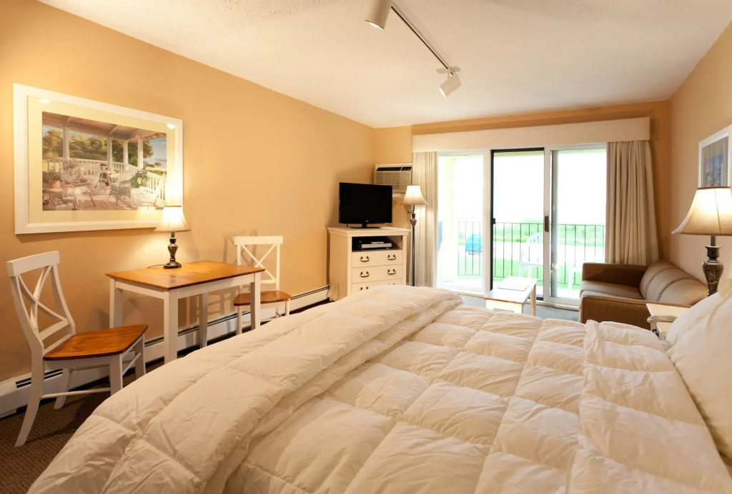 Pointes North Beachfront Hotel - 2 Person Spa Tub Studios