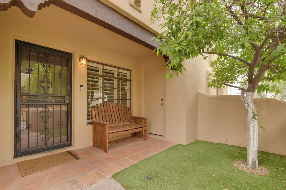 4 Mi to Old Town! Extended Desert Escape w/ Pool