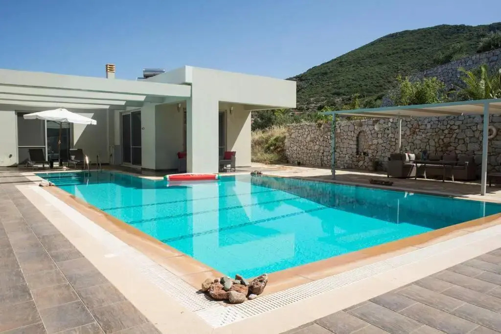 Modern Luxury Villa with Pool, just 5min to sea