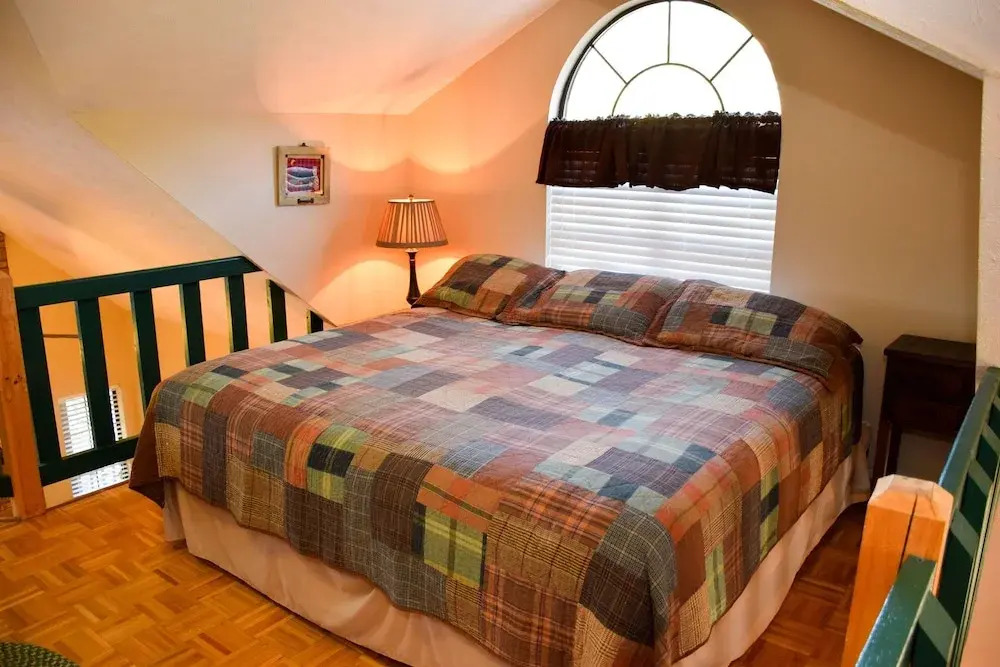 LAKE SONG - 2 Br Cabin