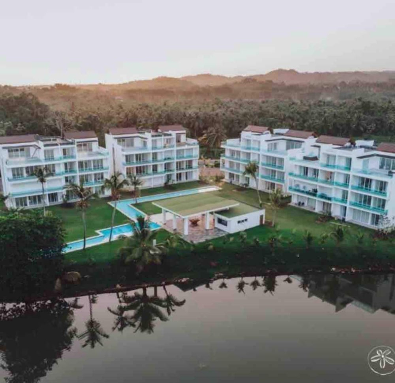 3BR Beach Condo Lakeview Playabonita Pool LUX