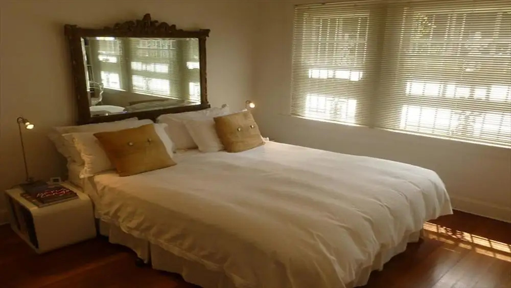 Waterfront Kirribilli Apartment - NS181