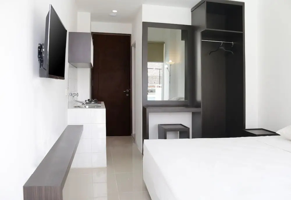 V Apartment by Indoluxe