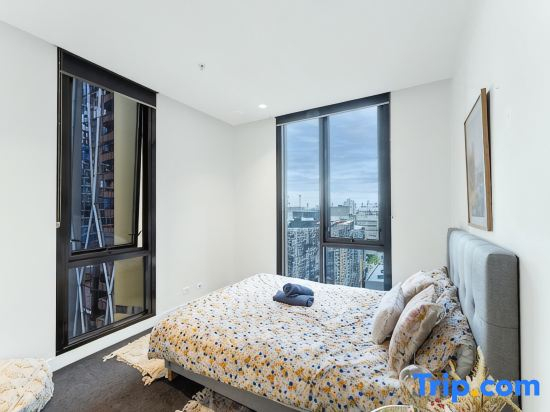 Prime CBD Living  Modern 1BR Steps from Everything