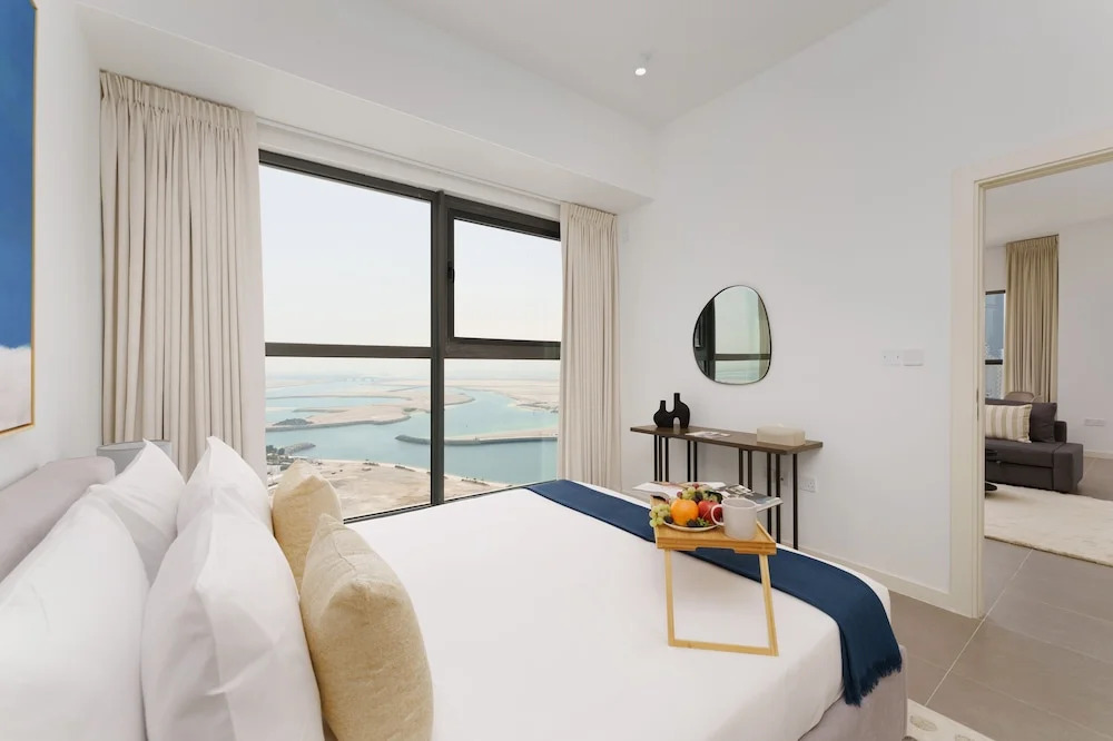 Maison Privee - Modern & Panoramic Sea View Apt on Al Reem Island