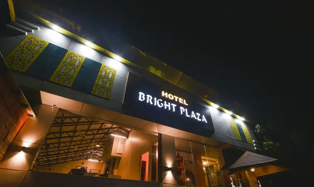 OYO 23365 Hotel Bright Plaza