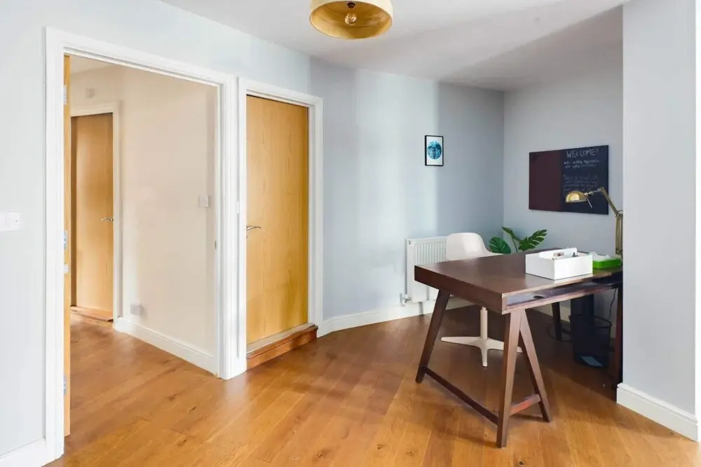 Beautiful & Vibrant 2BD Home w/ Balcony - Hackney!