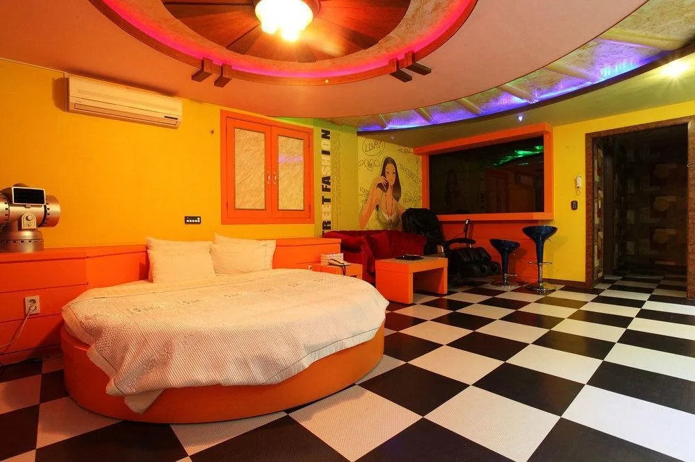 Chocolate Hotel