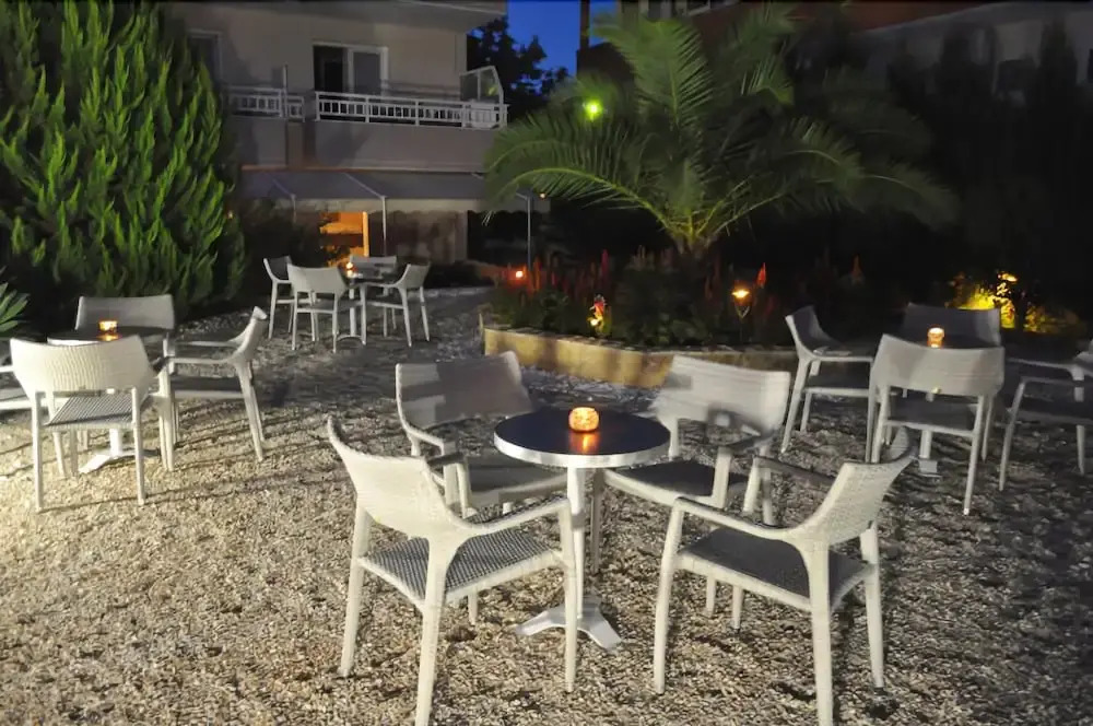 Sarti Plaza