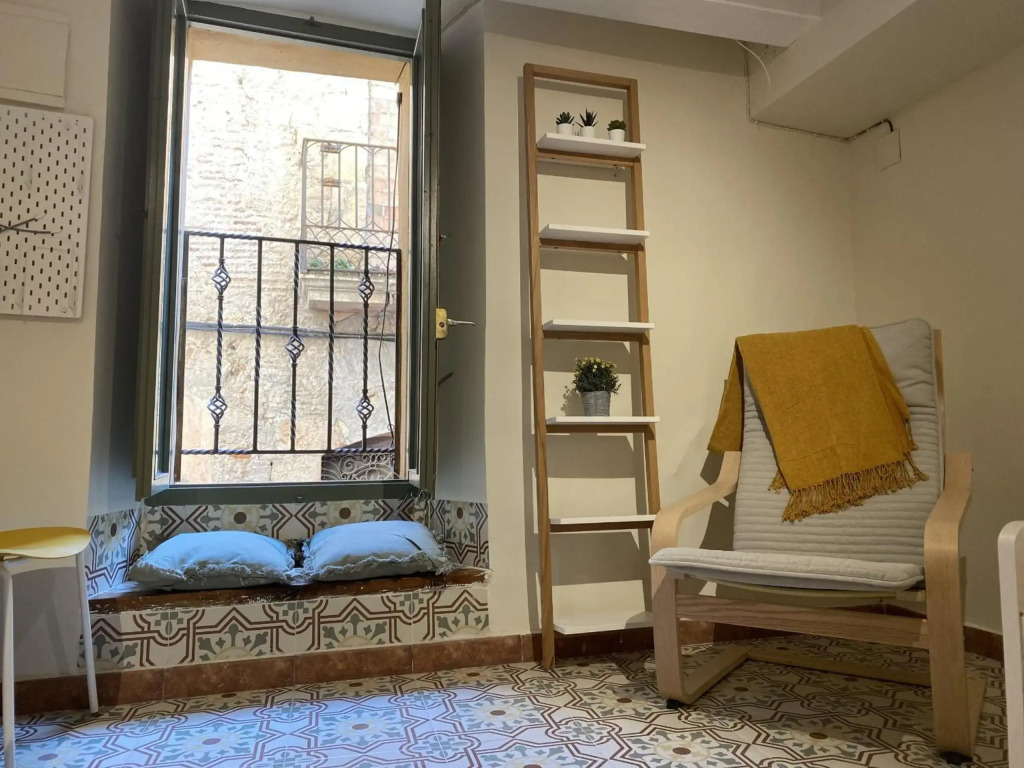 TH143 Studio Old Town