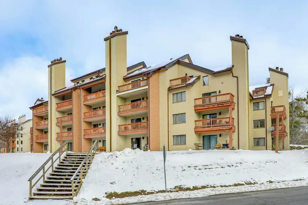 Walk to Mount Snow Resort: Unit w/ Pool & Hot Tubs