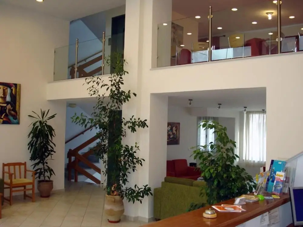 Ageri Hotel