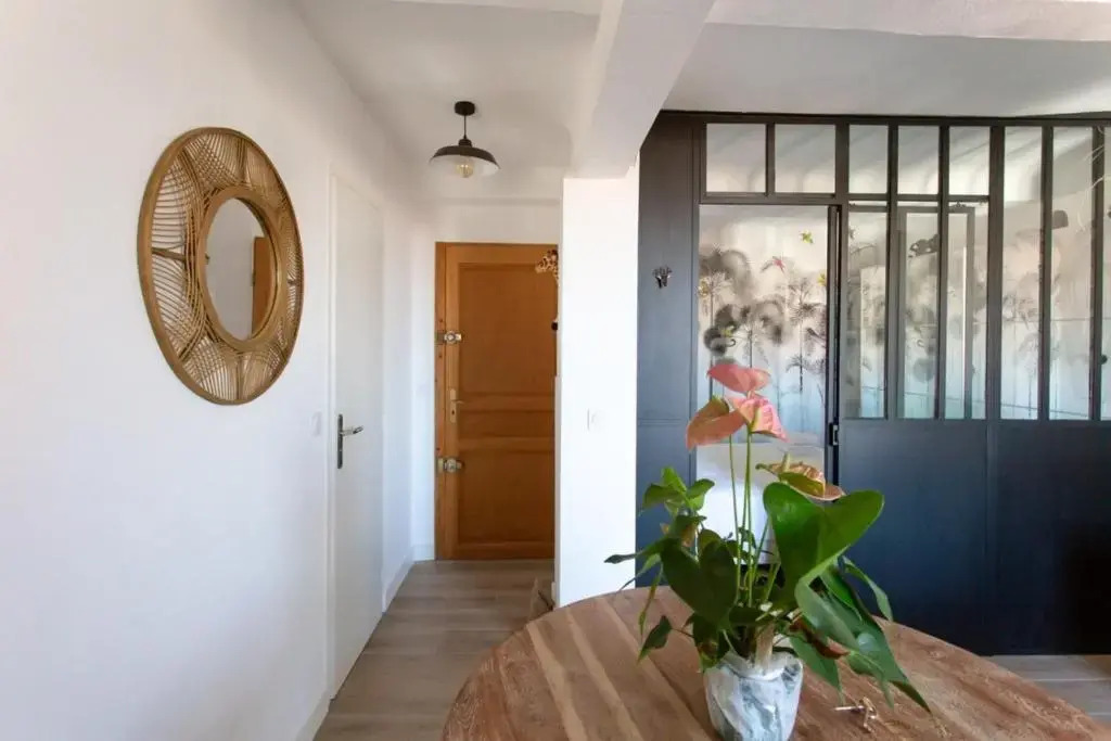 Furnished air-conditioned studio classified 2 stars near the beach&old port