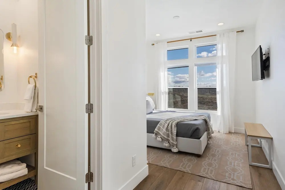 Perfectly On Par 7 Bedroom Home