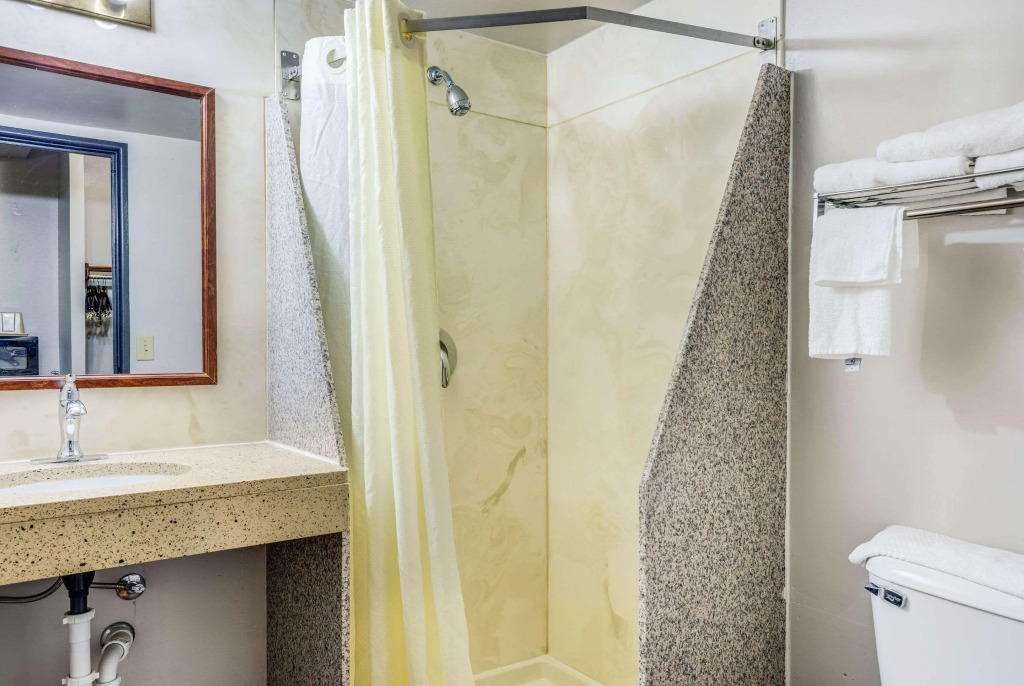 Days Inn & Suites Milwaukee Airport