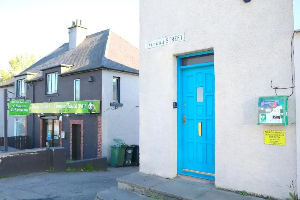 Bright 4 Bed Family Home by the Canal