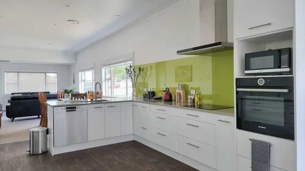 Central Auckland 5-Bedroom Villa with Free Parking