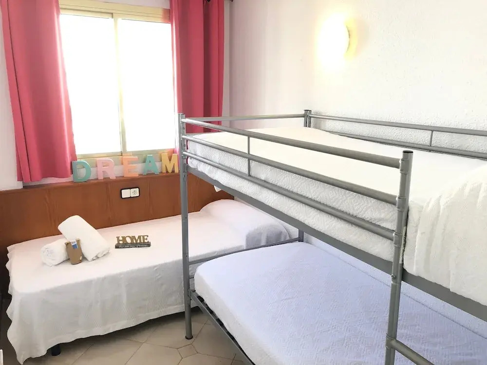 T&H Novelty 415 Family Apartment