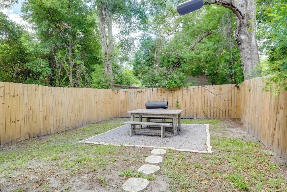 Walk to Stadiums & Dining: Pet-friendly Home