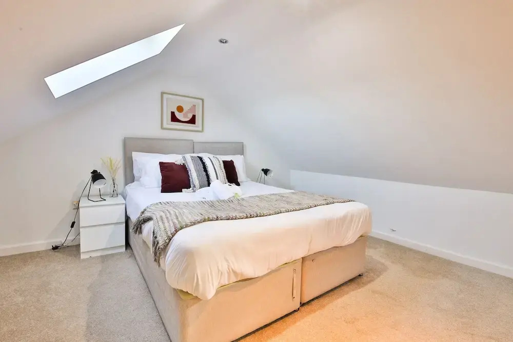 Bright & Airy 3-Bed with Parking