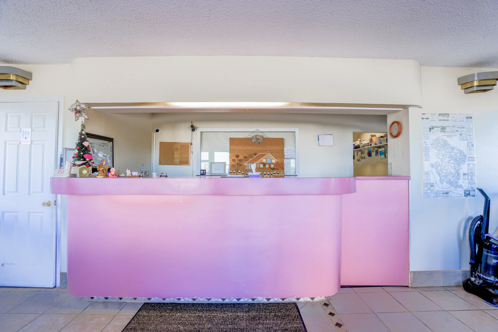 Whispering Pines by Hotel O White stone VA