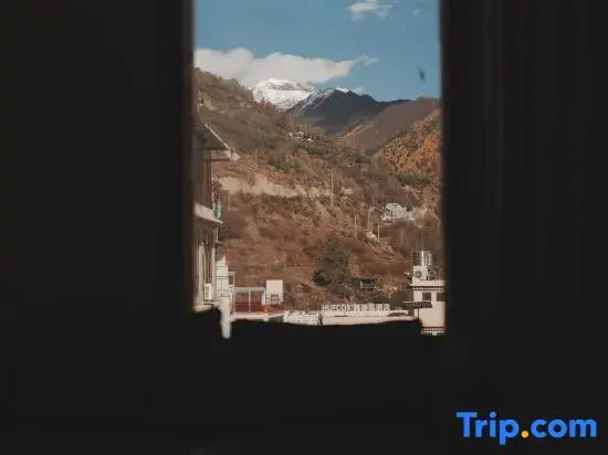 Qudeng Mountain Residence Homestay (Siguniang Mountain Changping Valley Scenic Area)