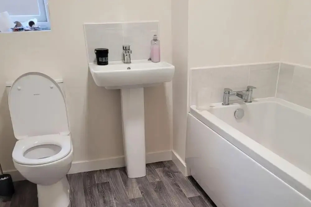 Central 2 Bed Home - Parking, Ev Point, Garden