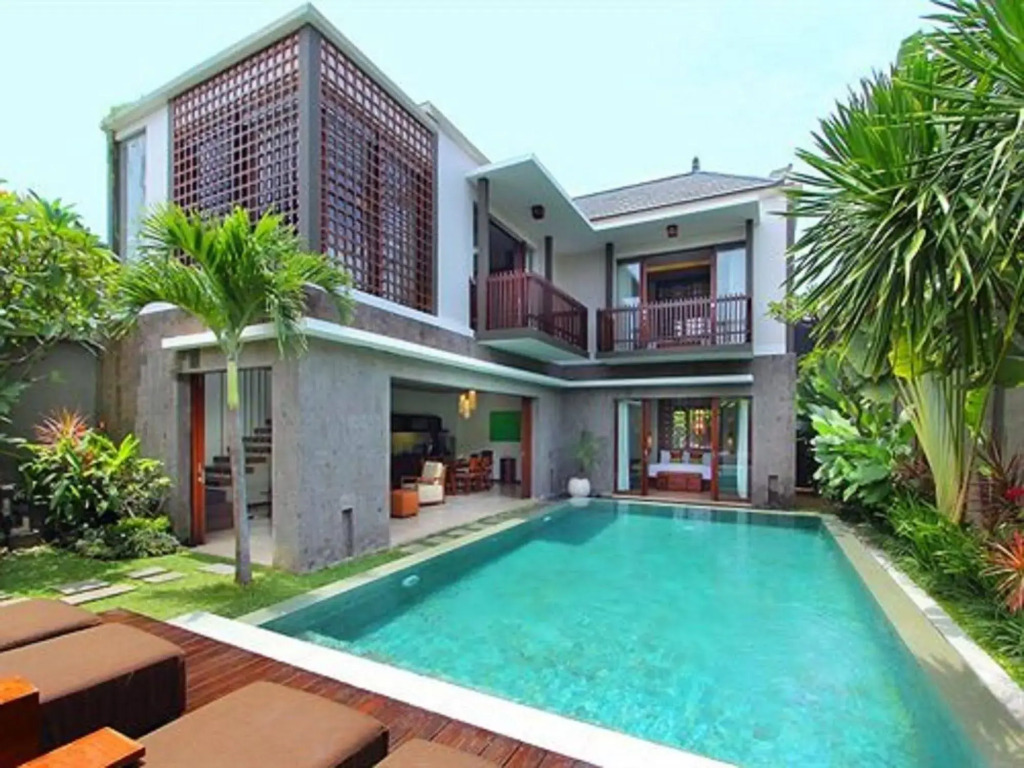Seminyak Icon - by Karaniya Experience - CHSE certified
