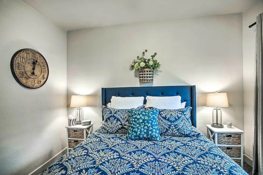 High-end & Homey Family Abode: Walk Downtown!