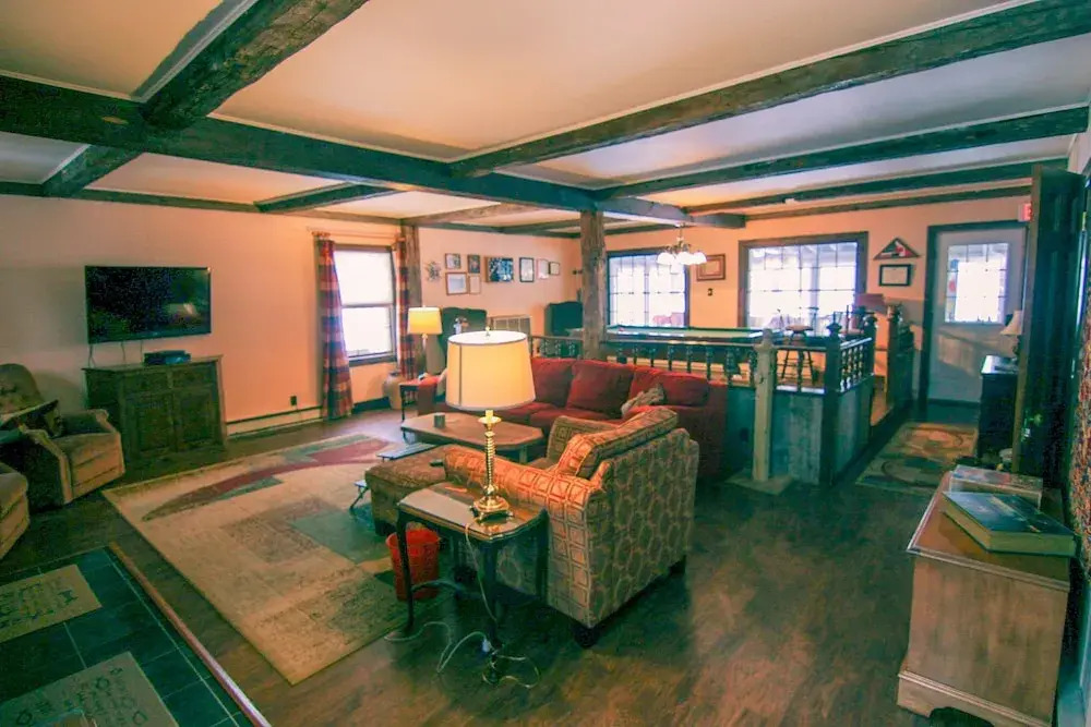 Admiral Peary Inn