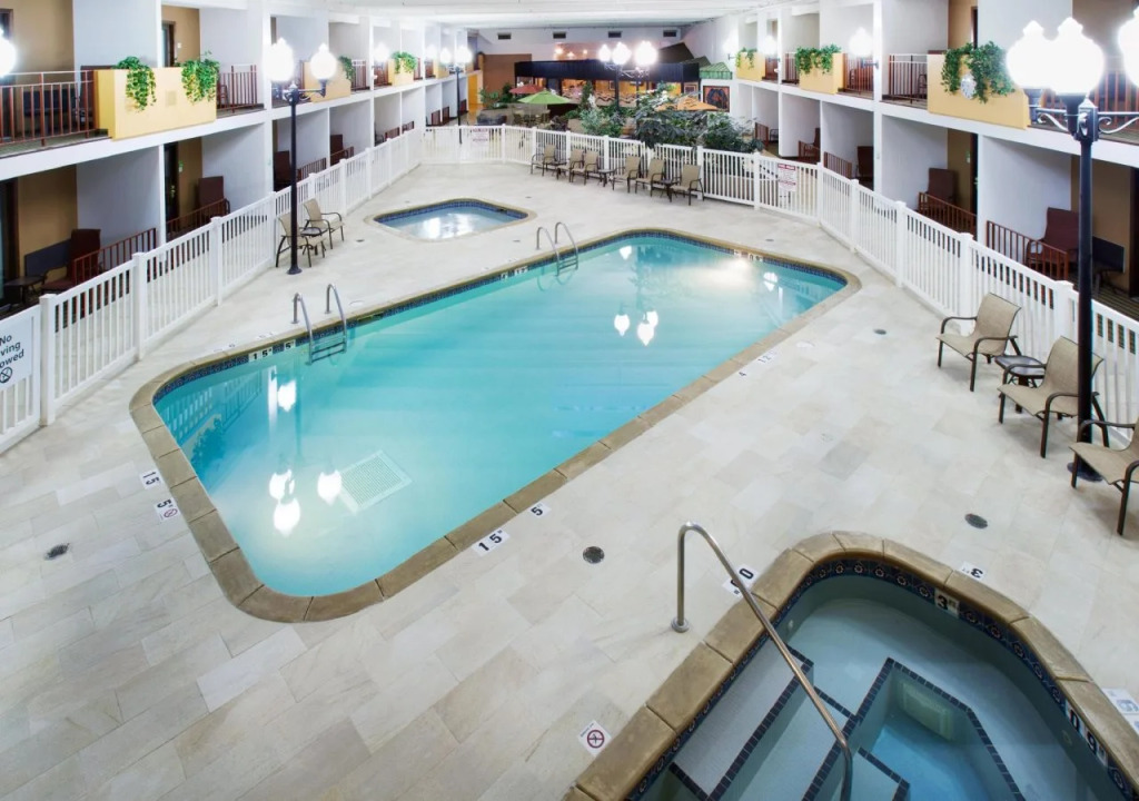 DoubleTree by Hilton Austin, MN