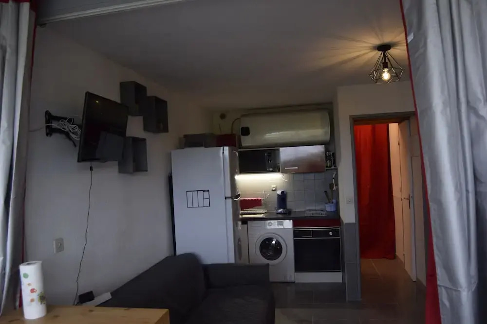 Studio Cabinet Centre Port