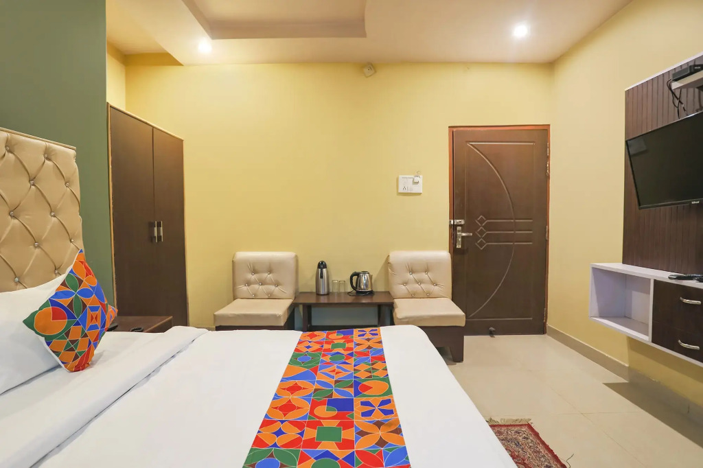 Fabhotel Dps International
