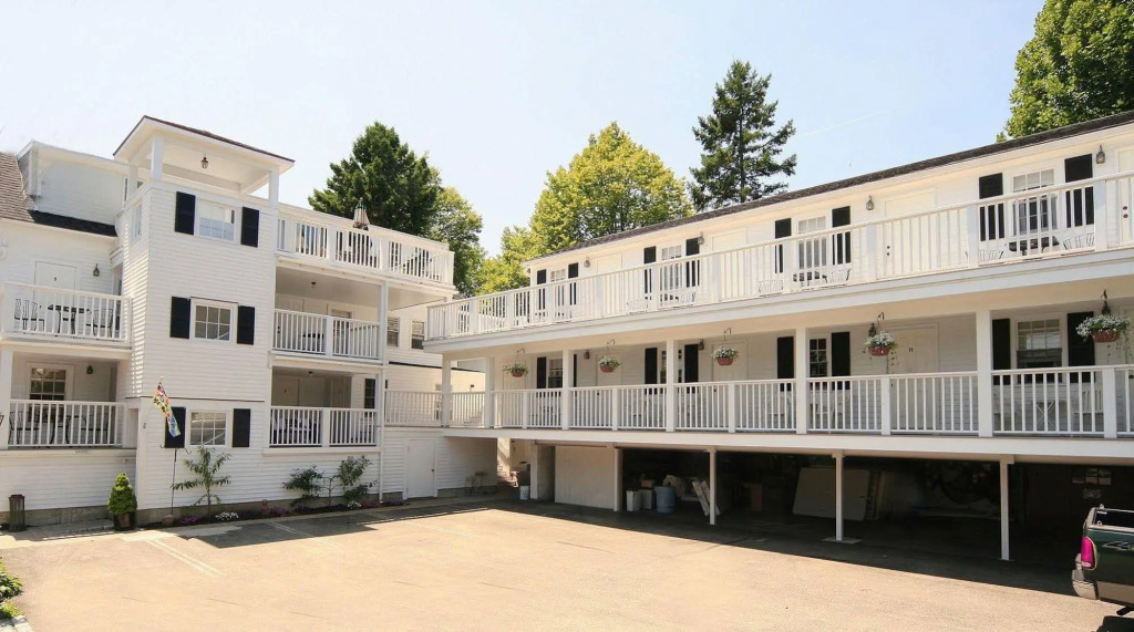 Eagle House Motel