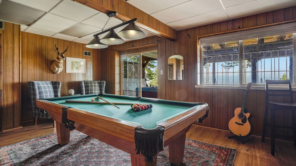 Horizon by Avantstay Stunning A-frame Cabin w/ Hot Tub, Billiards, Lake Views