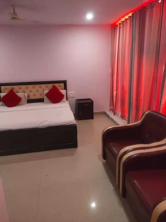 iROOMZ Hotel Diamond Park