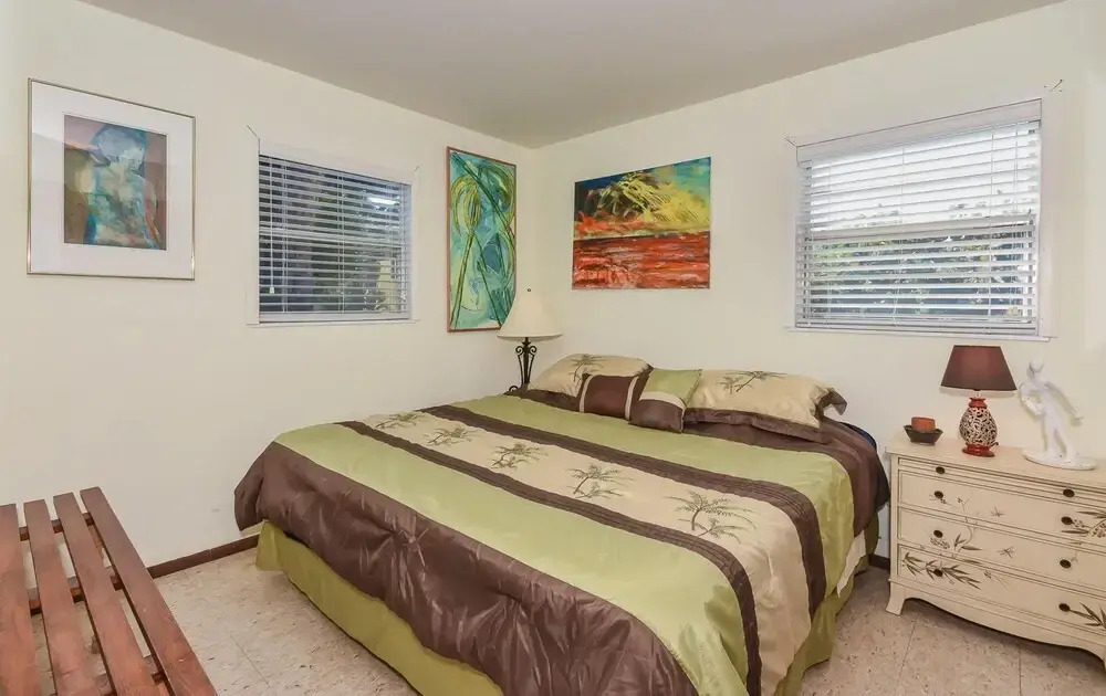 The Artist Beach House Beachfront 6298s