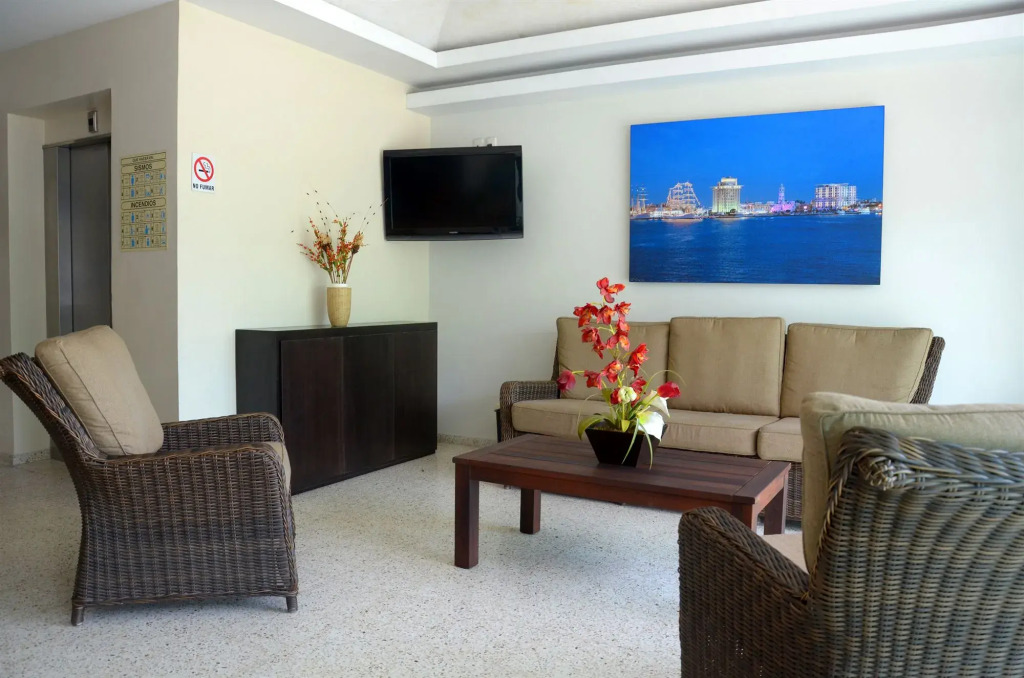 Hotel Delfines - a 2 calles del Acuario Veracruz