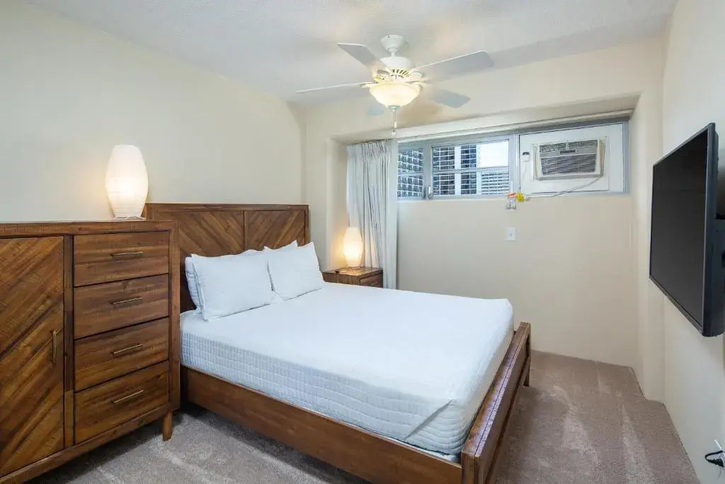 Ocean View from Lanais-2 Blocks to Waikiki Beach - Free Parking