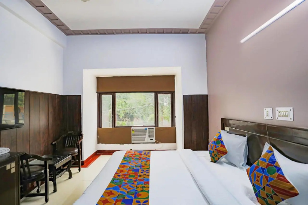 Fabhotel Traika Inn