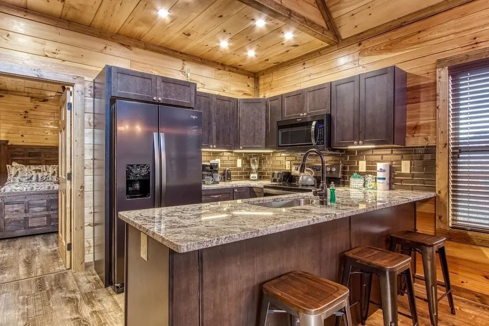 Ern805- Bearly Believe It! - Great Location! Close To Town And All The Action! 3 Bedroom Cabin by RedAwning