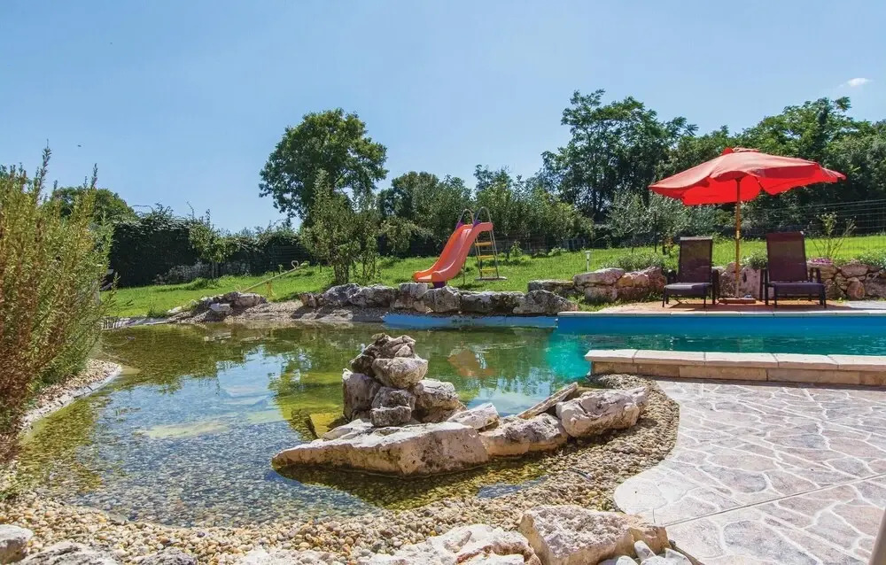 Stunning Home In Bratulici
