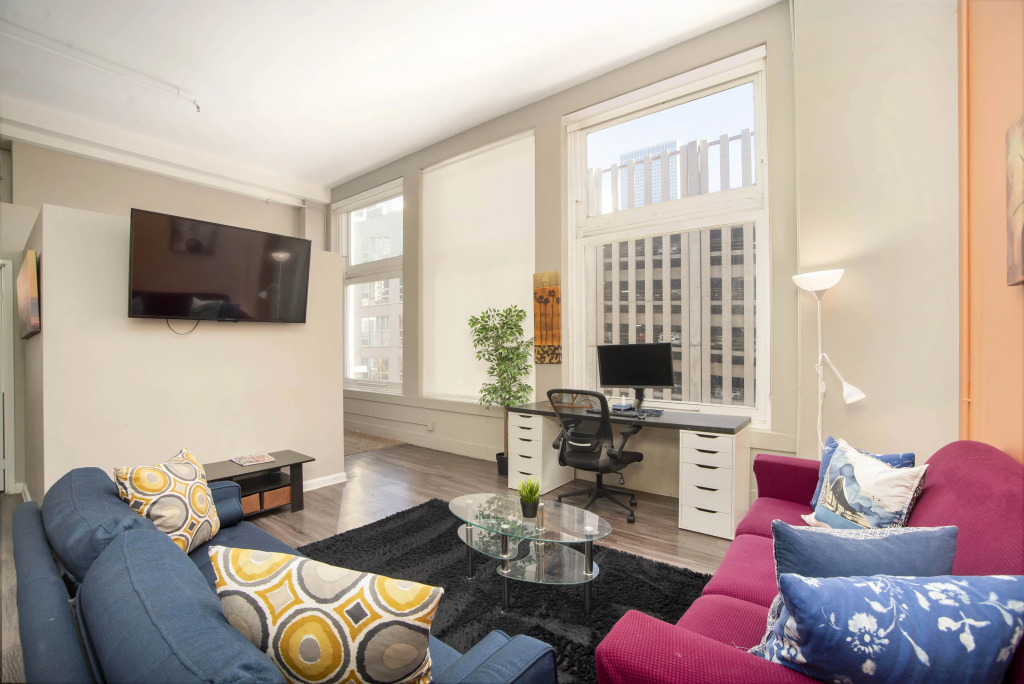 Spacious 2 BR Apt - Loft Style and Open Plan!