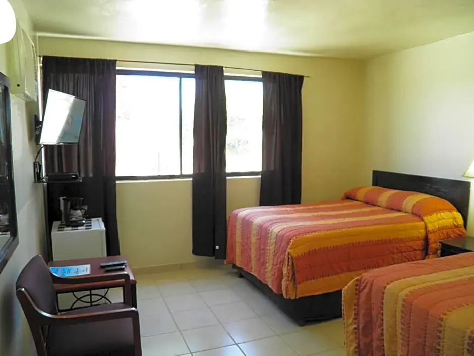 #33 Bungalow Seaside Hotel & Victors RV Park