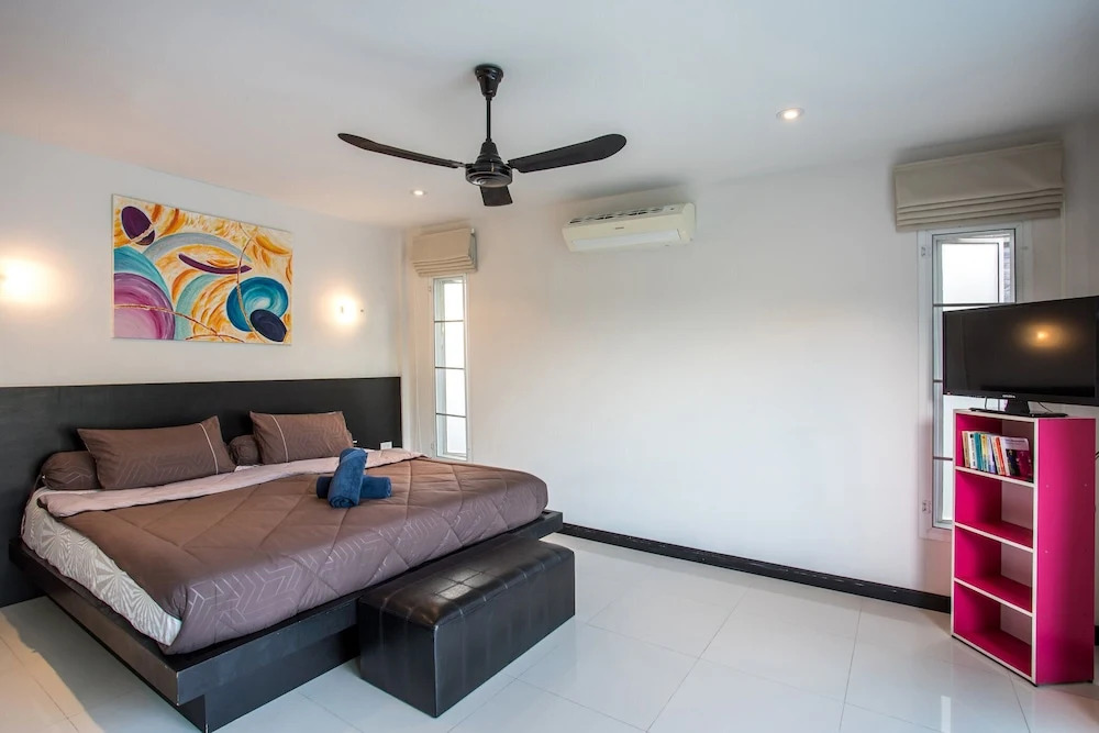 3BR Villa Marine with Private Pool, Waterfalls in NaiHarn Beach