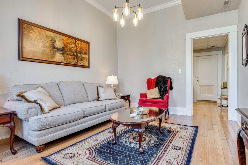 Historic Lebanon Gem: Central Walkable Location!