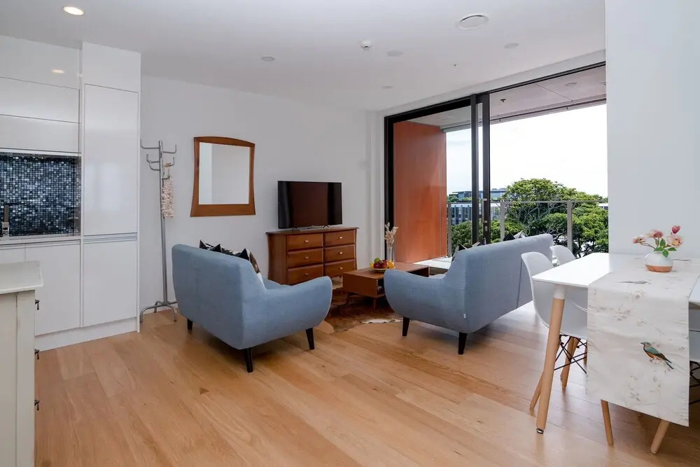 Ivory Newmarket Top Level Modern 2 Bd Apt