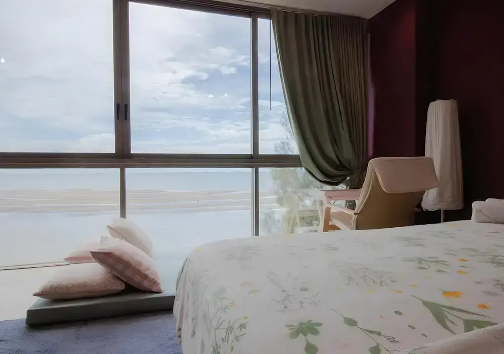 Sandbox frontbeach villa4