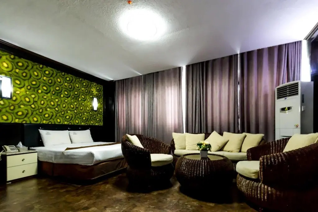 Royal Hotel