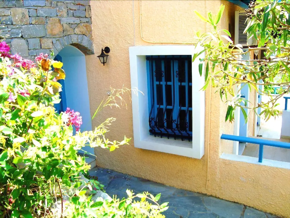 Corina Apartments